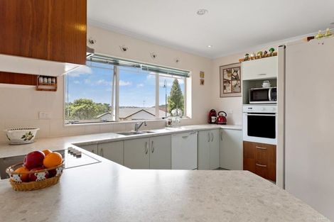 Photo of property in 5 Landvale Court, Browns Bay, Auckland, 0630