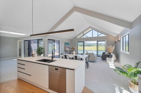 Photo of property in 17 Kahu Crescent, Whitianga, 3510