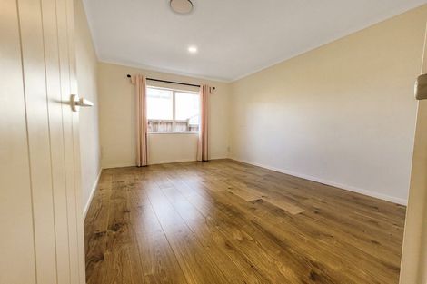 Photo of property in 15 Kouras Place, Flat Bush, Auckland, 2016