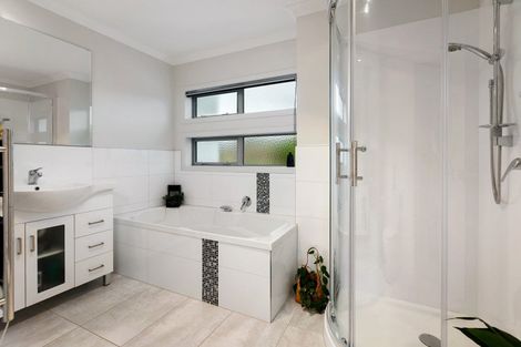 Photo of property in 12 Haden Place, Omokoroa, 3114