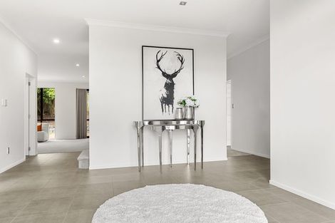 Photo of property in 9 Corricvale Way, Northcross, Auckland, 0632