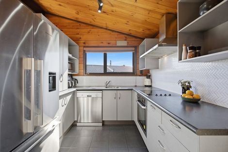 Photo of property in 17a Saint Ives Grove, Whalers Gate, New Plymouth, 4310
