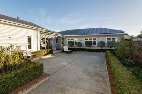 Photo of property in 17 Saint Andrews Square, Strowan, Christchurch, 8052