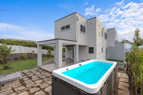 Photo of property in 54 Goodwood Drive, Goodwood Heights, Auckland, 2105