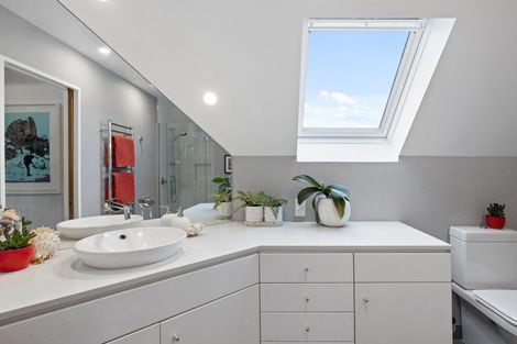 Photo of property in 20 Derenzy Place, Avonhead, Christchurch, 8042