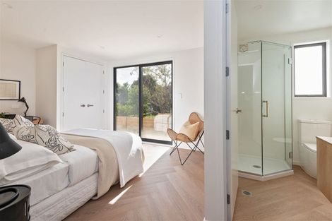 Photo of property in 2/11 Lewis Road, Pakuranga, Auckland, 2010