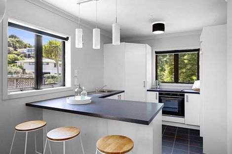 Photo of property in 65 Seaview Road, Marfell, New Plymouth, 4310