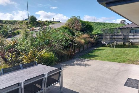 Photo of property in 92 Sunstone Crescent, Timberlea, Upper Hutt, 5018