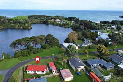 Photo of property in 1 Domett Street, Opunake, 4616