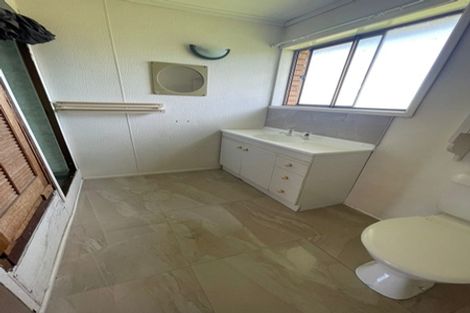 Photo of property in 140 Waimumu Road, Massey, Auckland, 0614