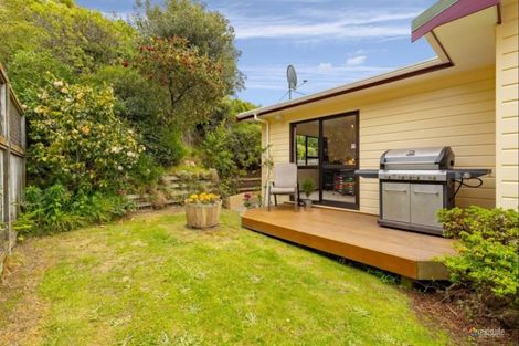 Photo of property in 16 Kinnel Grove, Papakowhai, Porirua, 5024