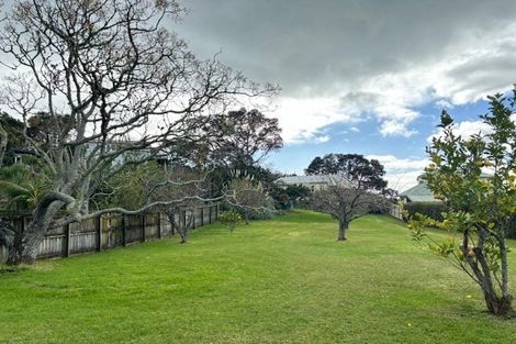 Photo of property in 65 Howard Road, Orere Point, Papakura, 2585