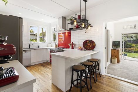 Photo of property in 50a Ngataringa Road, Devonport, Auckland, 0624