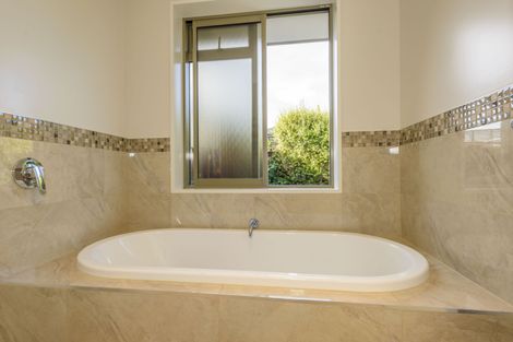 Photo of property in 33 Bottle Lake Drive, Parklands, Christchurch, 8083