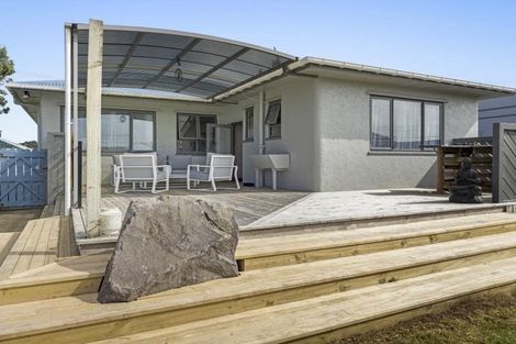 Photo of property in 11 Tasman Street, Opunake, 4616
