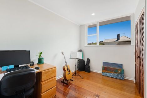 Photo of property in 42 Rawene Road, Birkenhead, Auckland, 0626