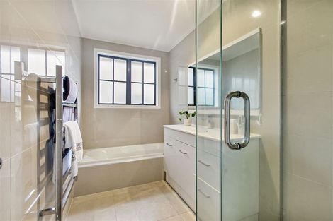 Photo of property in 7 Glen Vista Place, Bayview, Auckland, 0629