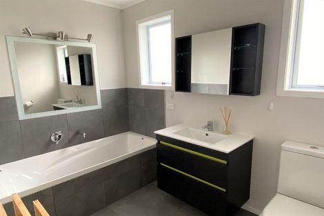 Photo of property in 9 Heaphy Street, Westown, New Plymouth, 4310