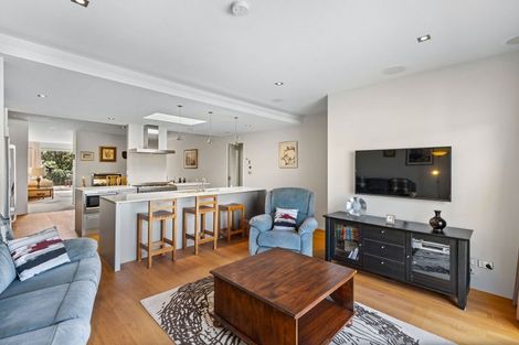 Photo of property in Esplanade Apartments, 9/16 Beach Front Lane, Browns Bay, Auckland, 0630