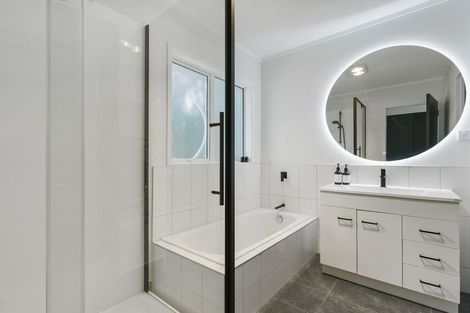 Photo of property in 72 Hadfield Street, Beach Haven, Auckland, 0626