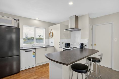 Photo of property in 2/74 Sunnynook Road, Sunnynook, Auckland, 0620