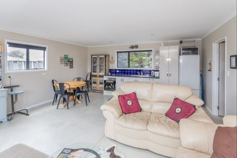 Photo of property in 16 Te Kiri Street, Himatangi Beach, Foxton, 4891