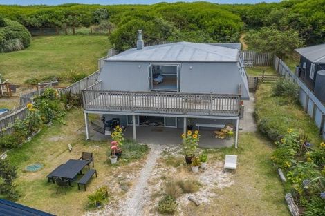 Photo of property in 14 Hunia Terrace, Himatangi Beach, Foxton, 4891