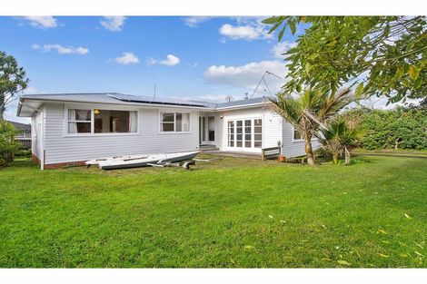 Photo of property in 3 Ngatoa Place, Glenfield, Auckland, 0629