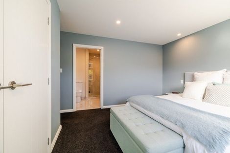 Photo of property in 2a Alton Place, Hokowhitu, Palmerston North, 4410