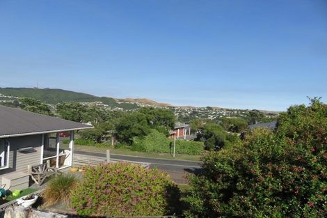 Photo of property in 60a Stewart Drive, Newlands, Wellington, 6037