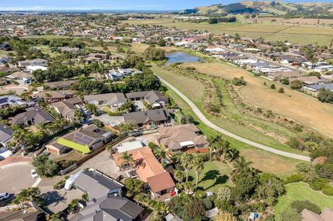 Photo of property in 8 Piha Close, Papamoa Beach, Papamoa, 3118