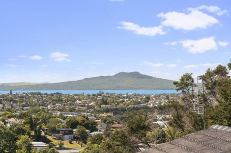 Photo of property in 1/39 Sunset Road, Totara Vale, Auckland, 0632