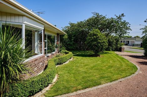 Photo of property in 21 Rewarewa Crescent, Waikanae, 5036