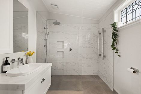 Photo of property in 1 Ormond Road, Hospital Hill, Napier, 4110