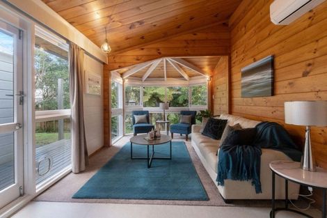 Photo of property in 18 Easter Parade, Glen Eden, Auckland, 0602