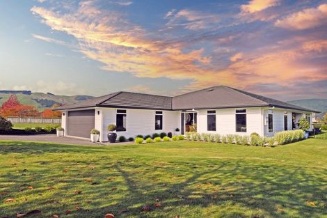Photo of property in 19 Montgomery Crescent, Kinloch, Taupo, 3377