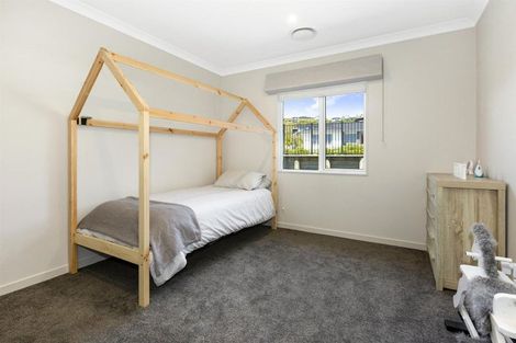 Photo of property in 35 Margaret Shields Avenue, Aotea, Porirua, 5024