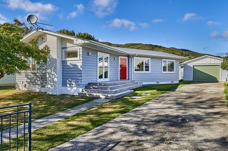Photo of property in 2 Heather Grove, Fairfield, Lower Hutt, 5011