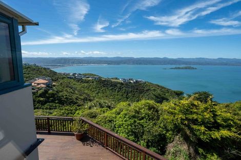 Photo of property in 40 Dress Circle, Newlands, Wellington, 6037