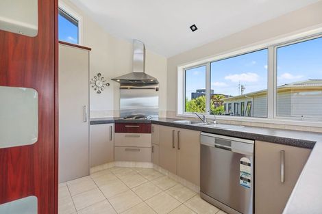 Photo of property in 10 Karewa Parade, Papamoa Beach, Papamoa, 3118