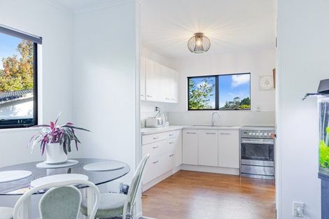 Photo of property in 1/6 Peterhouse Place, West Harbour, Auckland, 0618