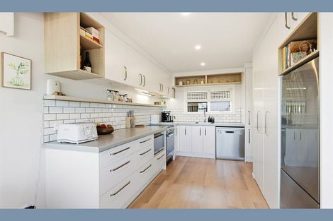 Photo of property in 12 Middlesex Place, Northland, Wellington, 6012