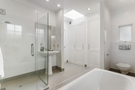 Photo of property in 232 Lake Road, Hauraki, Auckland, 0622