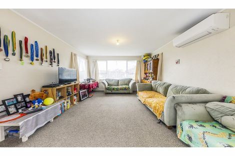 Photo of property in 2 Hobman Place, Manurewa, Auckland, 2102