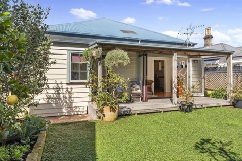 Photo of property in 5 St Aubyn Street, Devonport, Auckland, 0624