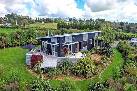 Photo of property in 1291 Carrington Road, Hurworth, New Plymouth, 4371