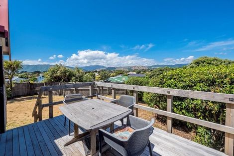 Photo of property in 6 Stonewall Grove, Waikanae Beach, Waikanae, 5036