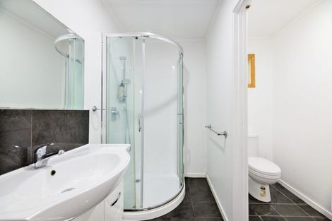 Photo of property in 82 Kelman Road, Kelston, Auckland, 0602