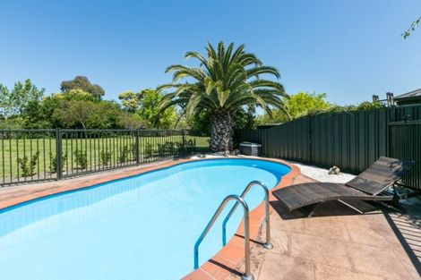 Photo of property in 22 Fairview Place, Havelock North, 4130