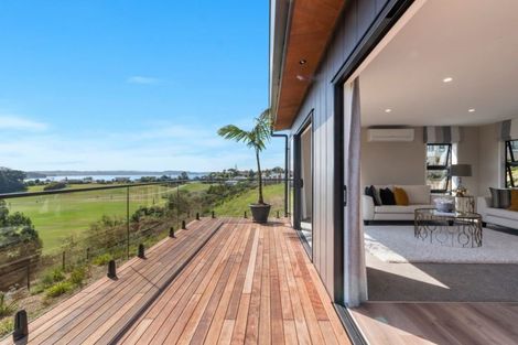 Photo of property in 10 Waititiro Rise, Stanmore Bay, Whangaparaoa, 0932